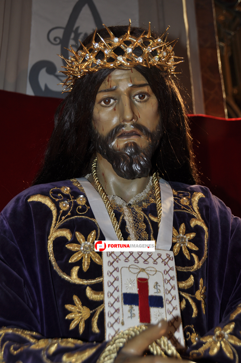 Besapie a Nuestro Padre Jesús Nazareno 2013